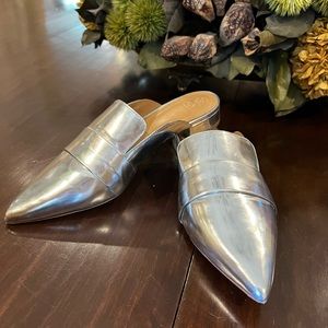 women’s Tory Burch Silver Slide Size 8.5